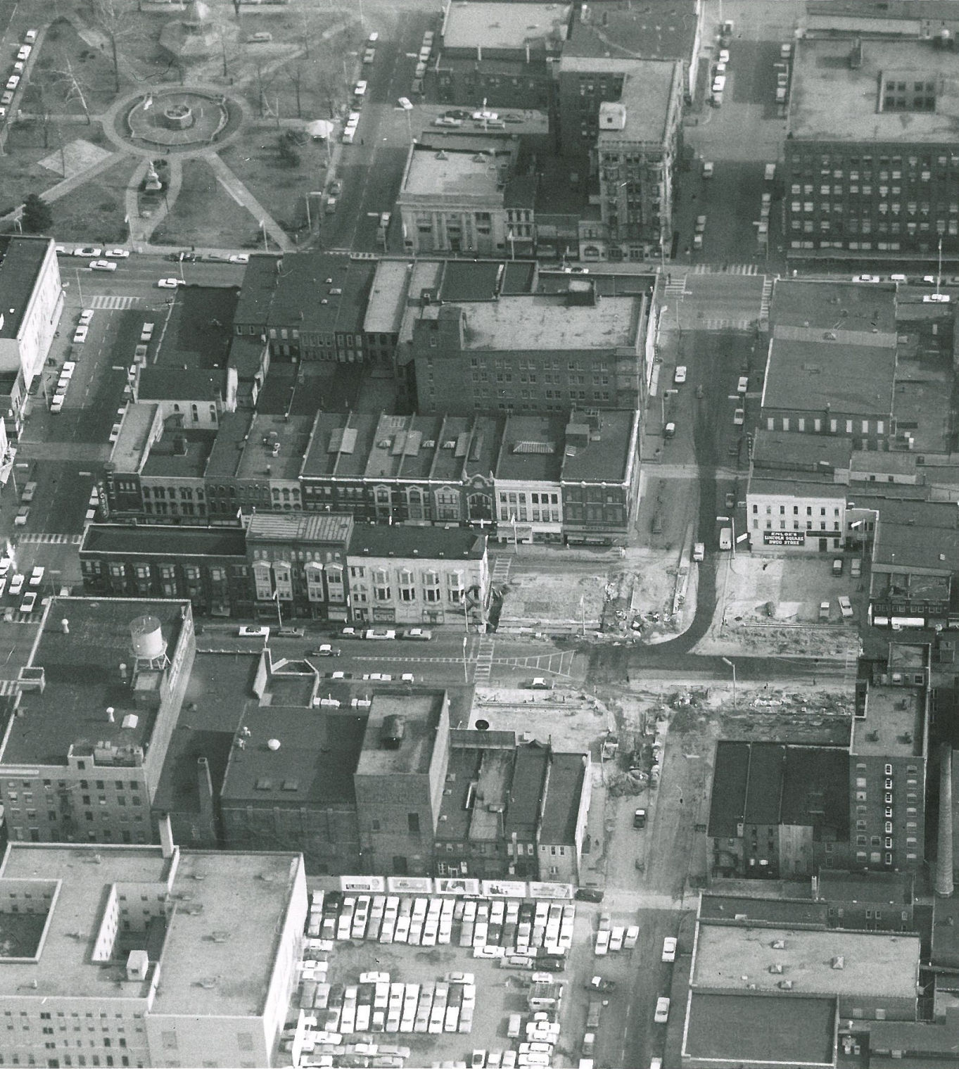 1963: Lincoln Square construction